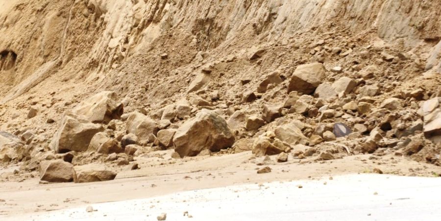 Boulders splayed on the cliff-side in one segment of the Chümoukedima-Kukidolong stretch of the Dimapur-Kohima 4-lane highway, NH 29, on July 7. (Morung Photo)